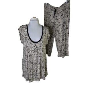 Ellen Tracy 2pc Animal Print Deep Scoop Neck Top Capri Pant Sleepwear Size M